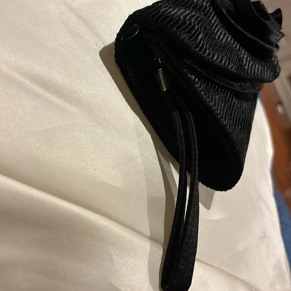 Vintage style satin pleated flower detail black evening clutch bag. - Picture 13 of 15